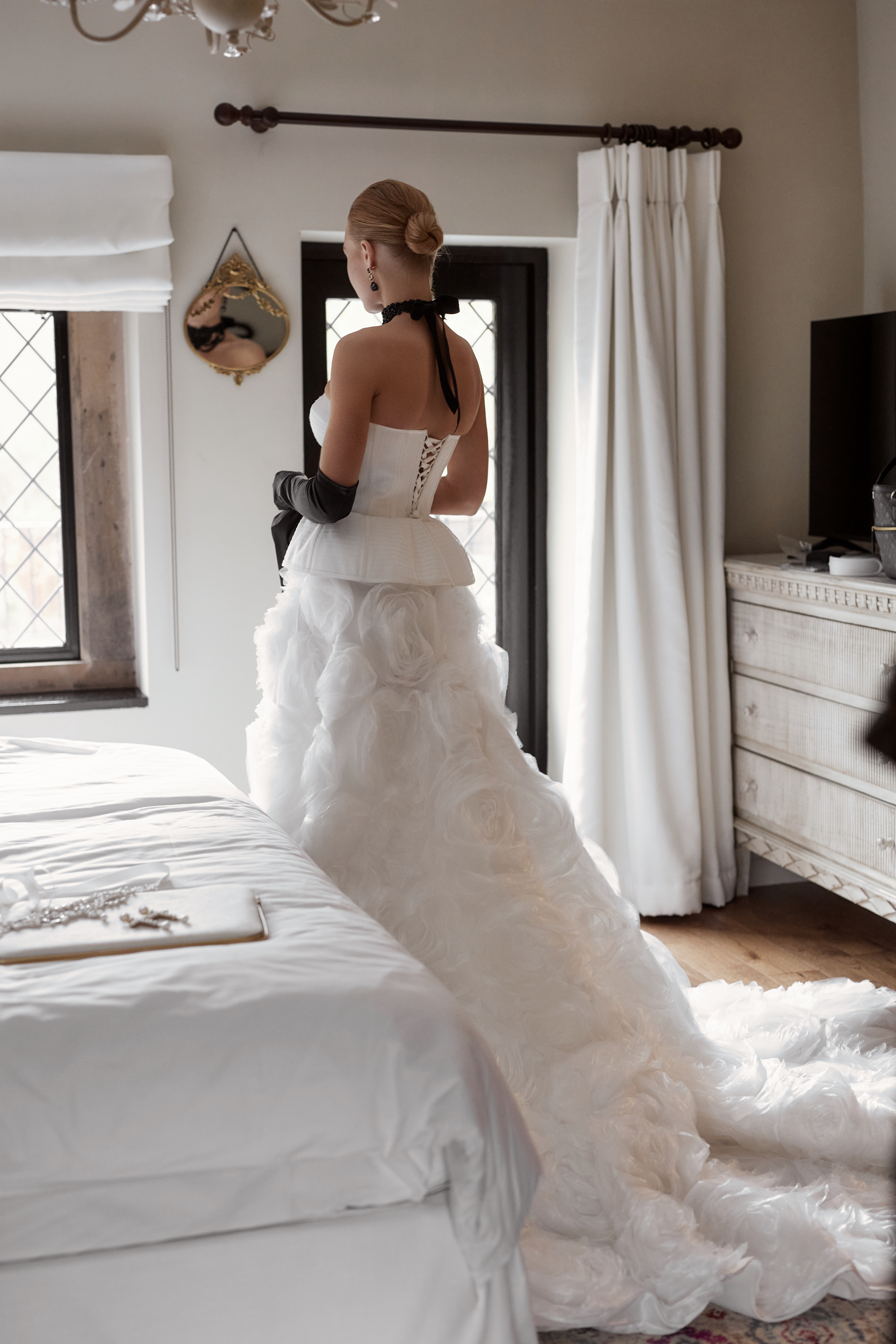 Bridal elegance in the Rose room